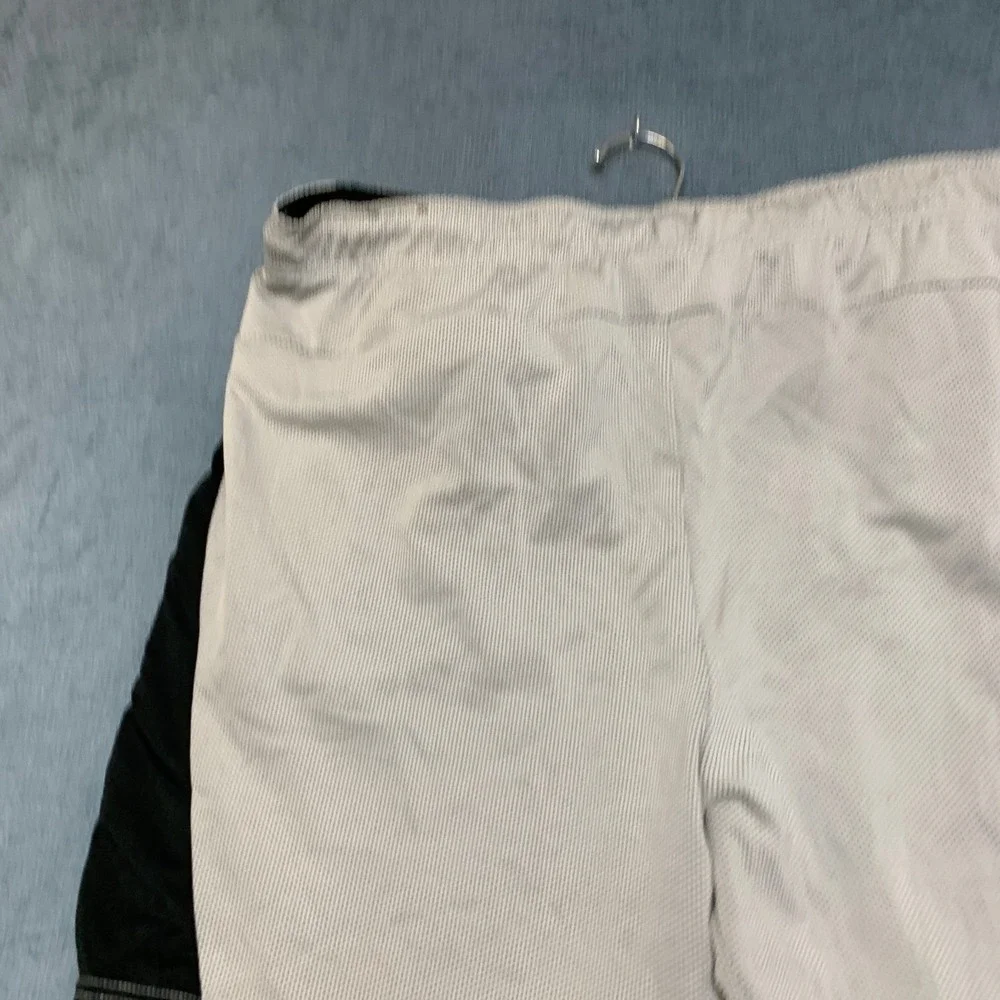 Nike Dri Fit Training Shorts Mens XL Gray Black Mesh Swoosh Logo Athletic Gym
